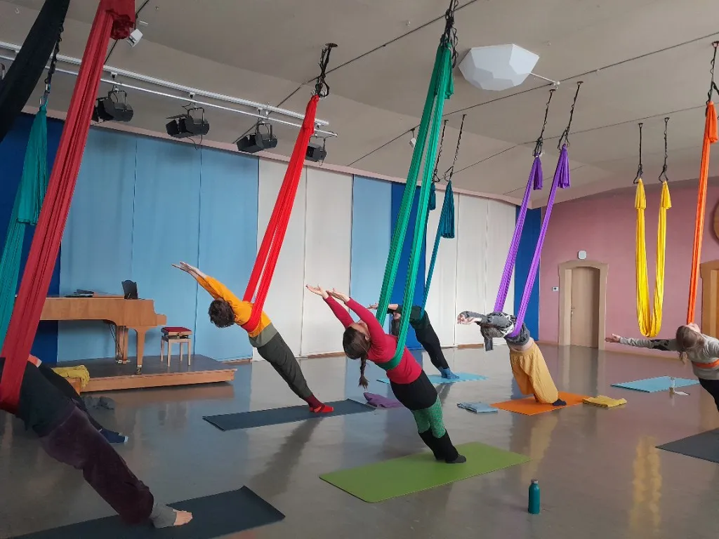 Aerial Yoga Gruppenstunde